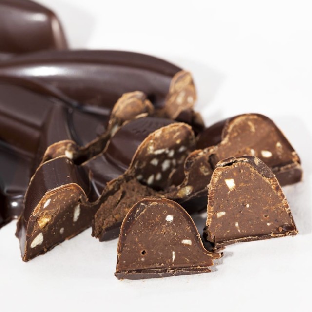 Barre de chocolat noir intérieur praliné à l'huile d'olive 2.8%