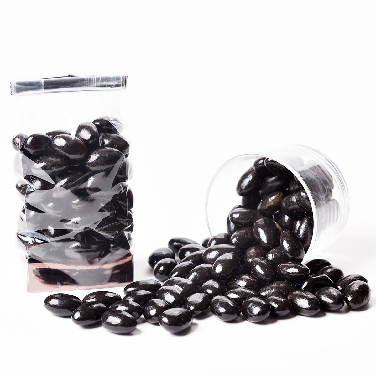 Amande torréfiée enrobée de chocolat noir