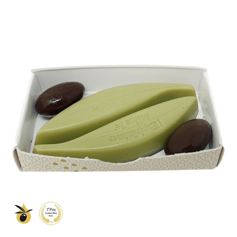 Bonbons de chocolat à l'amande et à l'huile d'olive 6.7% & Amandes torréfiées, enrobées de chocolat noir