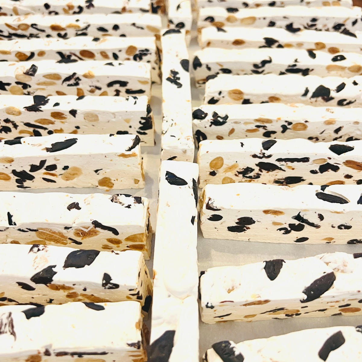 Nougat de Provence - Olives noires confites, amandes et Miel