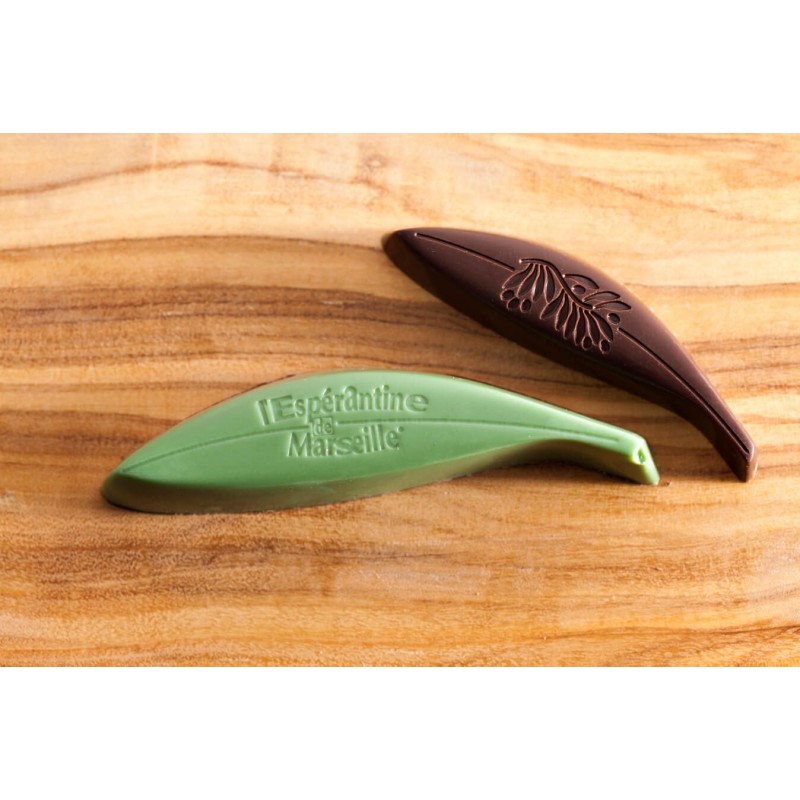 Bonbons de chocolat à l'huile d'olive & Amandes torréfiées enrobées de chocolat noir