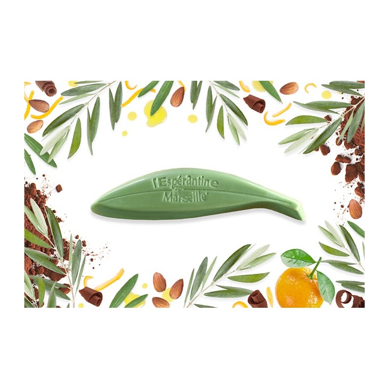 Bonbons de chocolat à l'amande et à l'huile d'olive 6.7% & Amandes torréfiées, enrobées de chocolat noir